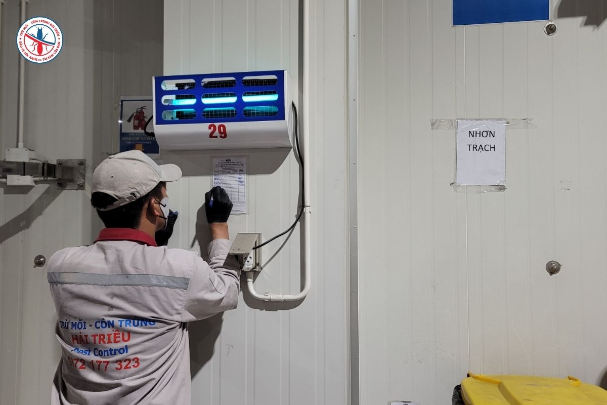 Dịch Vụ Diệt Ruồi Hiệu Quả 99% Cho Nhà Máy, Kho Xưởng Và KCN 6 Cac-Phuong-Phap-Kiem-Soat-Ruoi-Hieu-Qua